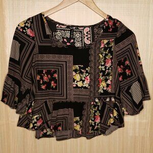 Runway Story Cropped Black Floral Belle Sleeve Top